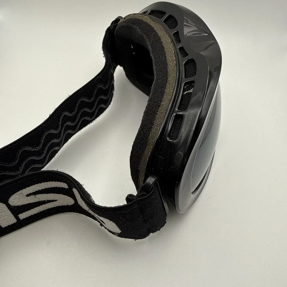AKASO Authentic Black LENS Ski Goggles Snowboard -& Travel Bag Mint